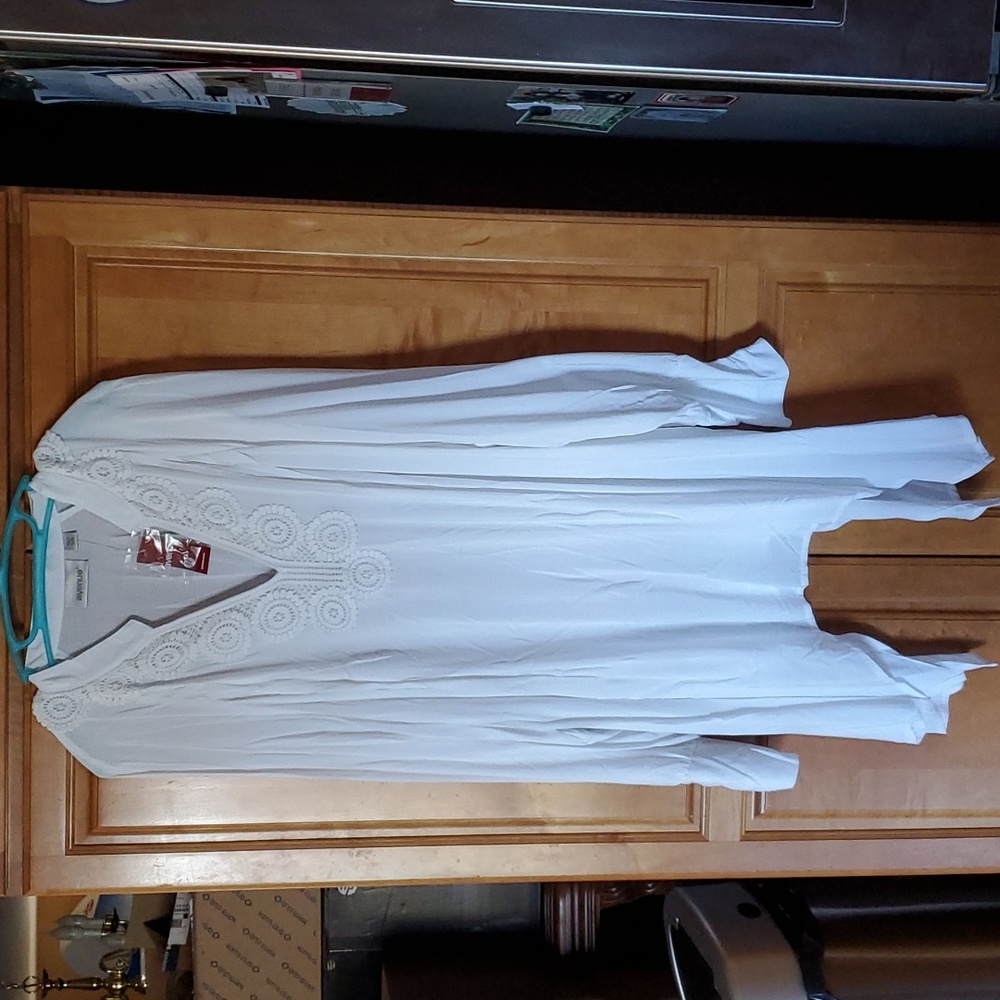 Vintage Avenue Long Sleeve Blouse. White. Size 26/28